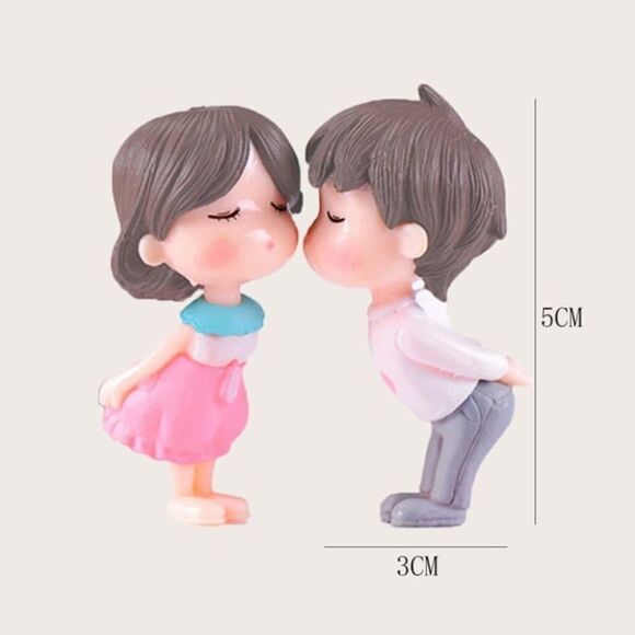 Mini Kissing Couple Figurine - Picture 2 of 4